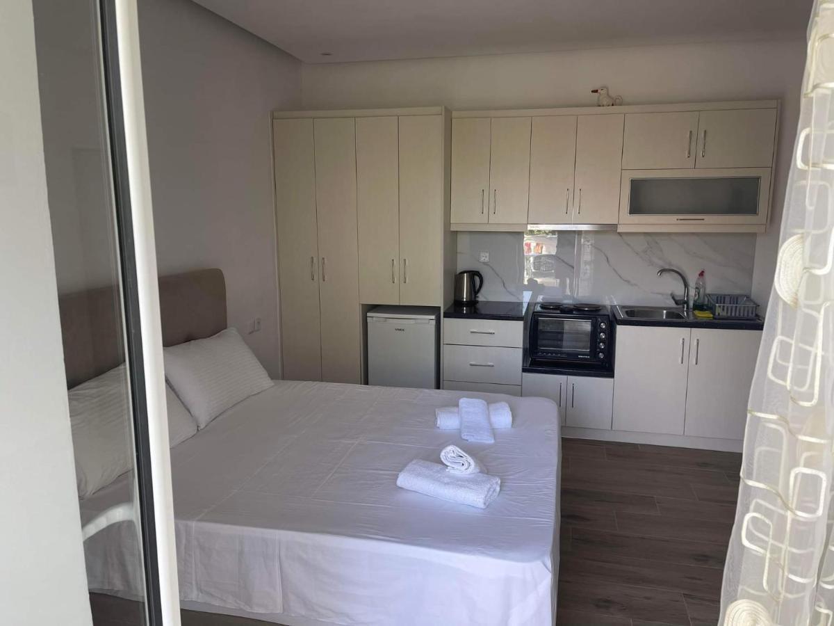 Helen Apartments Lukovë エクステリア 写真